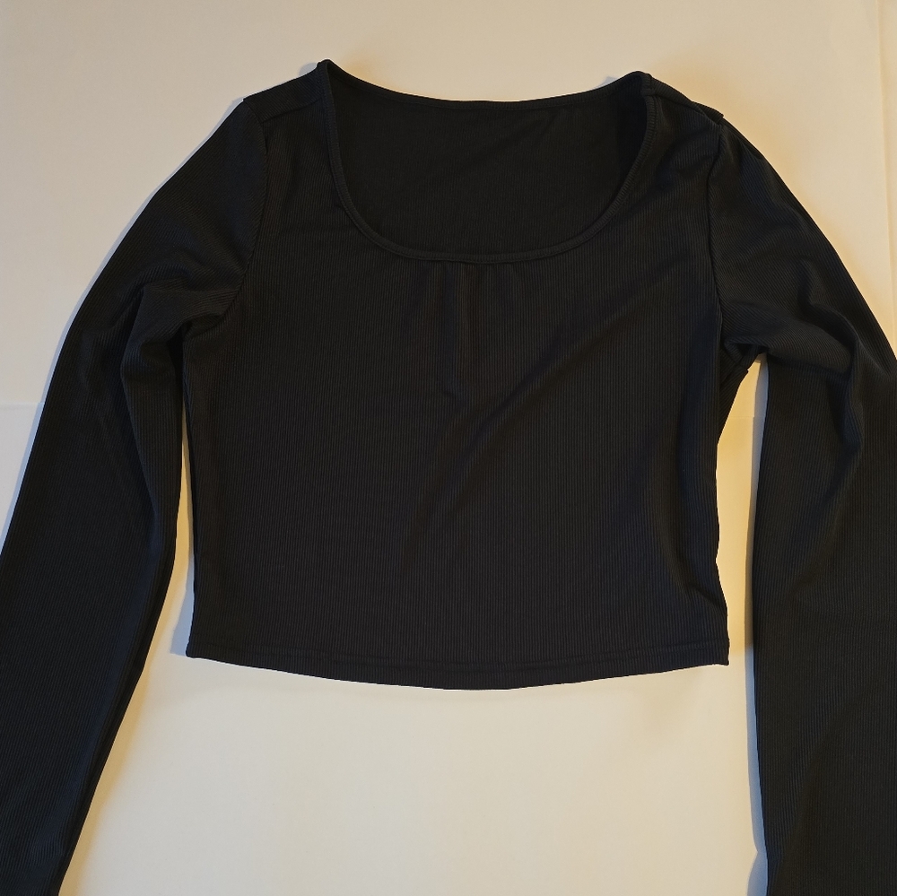 Black Long Sleeve Crop Top